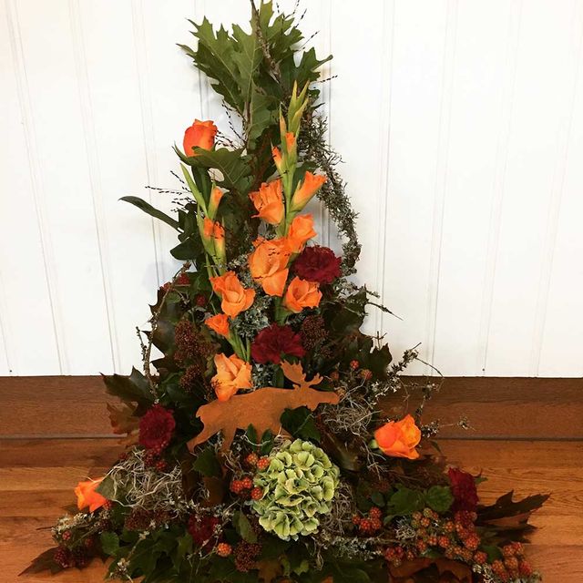 Begravningsblommor i orange och rött